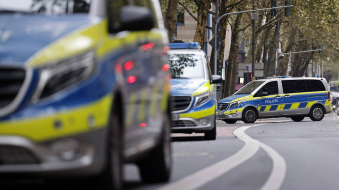 U Berlinu upucan muškarac ispred tržnog centra, počinioci u bekstvu