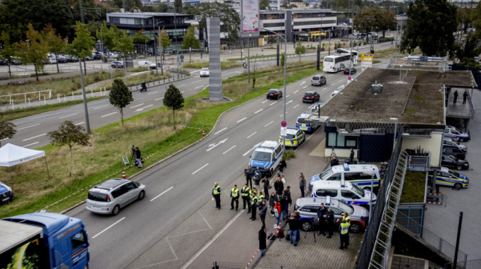 Nemačka policija zaustavila kombi kod Berlina – unutra pronašla šest ponija, dve lame, magarca i pticu nandu