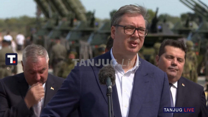 Vučić: Hoćemo da kupimo nešto specijalno za vojsku, oružje jače od Hajmarsa