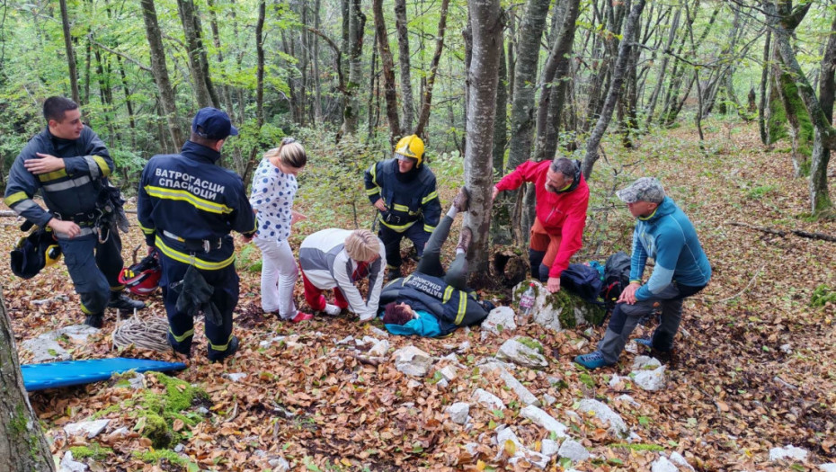 Drama na planini Mučanj: Troje mađarskih državljana izvučeno na sigurno, povređena žena prevezena u Čačak