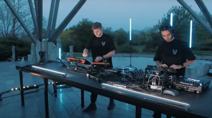 Novosadski duo Utopia na atraktivnim kulturnim lokacijama izvodi neobične muzičke performanse (VIDEO)