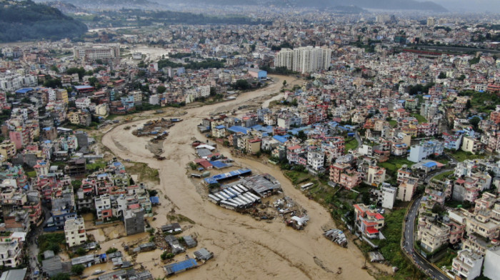 U poplavama u Nepalu poginulo najmanje 129 ljudi, 62 osobe se vode kao nestale