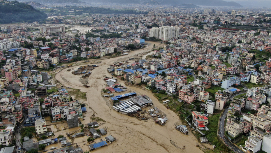 U poplavama u Nepalu poginulo najmanje 129 ljudi, 62 osobe se vode kao nestale