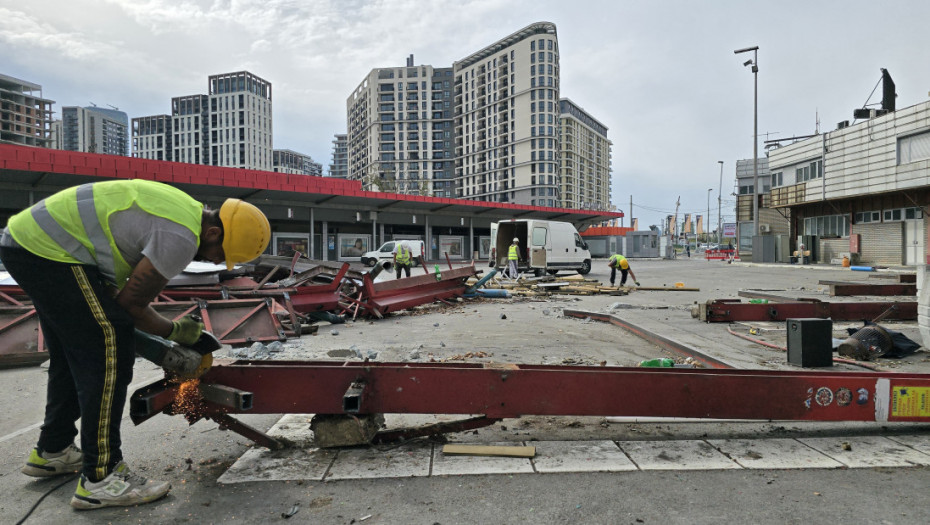 Počelo rušenje nekadašnje glavne autobuske stanice u Beogradu: Radnici razbijaju beton i seku čelik (FOTO)