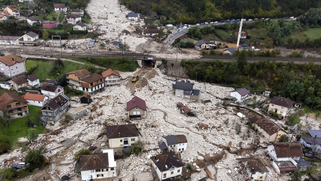 Akcija spasavanja nakon poplave i klizišta u Donjoj Jablanici: Nađeno dete ispod ploče teške dve tone