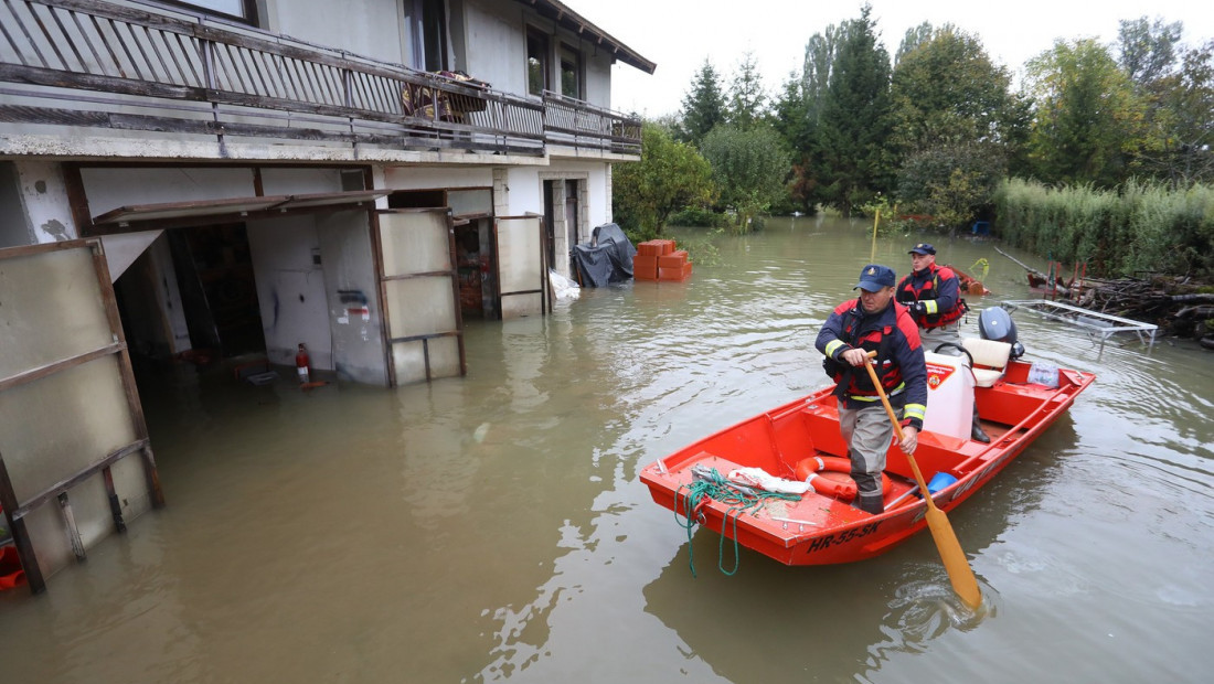 Poplave u Hrvatskoj: Teška situacija u Karlovcu, Brodaricama i Borlinu