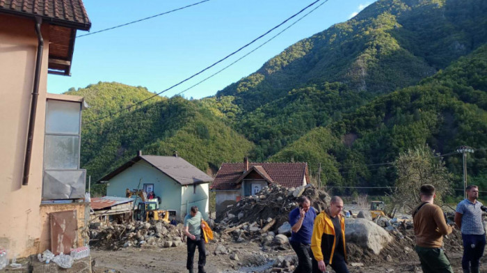 Nadležni u Jablanici obustavili prijem hrane, vode, odeće i obuće zbog popunjenosti kapaciteta