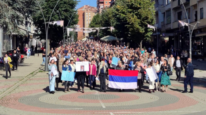 Protest Srba u severnom delu Kosovske Mitrovice zbog hapšenja Aleksandra Arsenijevića