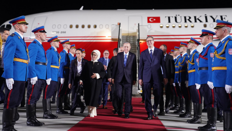 Erdogan doputovao u Beograd, na aerodromu "Nikola Tesla" dočekao ga Vučić