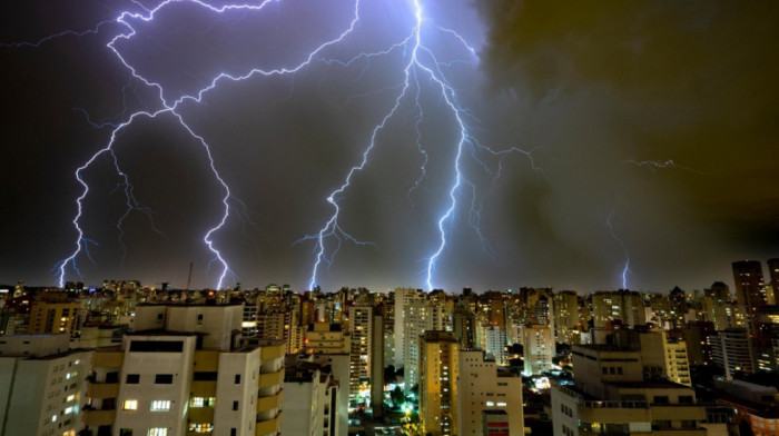 Vetar rušio dalekovode i čupao drveće: Više od 1,6 miliona ljudi u Sao Paulu bez struje posle silovite oluje (VIDEO)