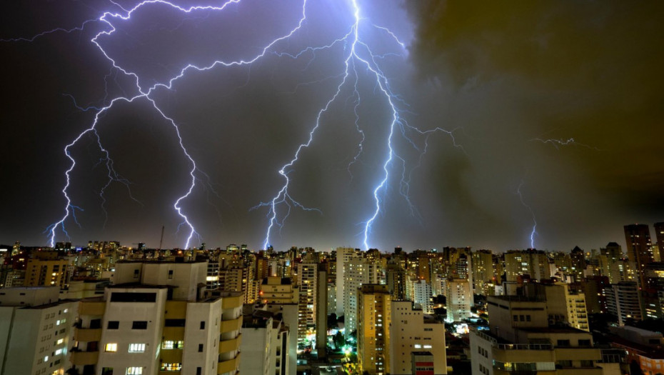 Vetar rušio dalekovode i čupao drveće: Više od 1,6 miliona ljudi u Sao Paulu bez struje posle silovite oluje (VIDEO)