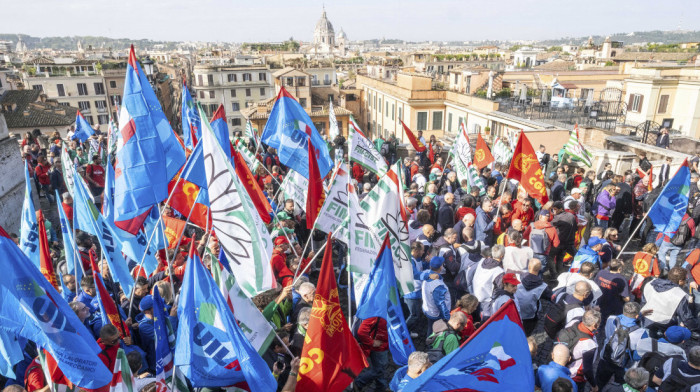 Generalni štrajk u Italiji, na ulicama 500.000 ljudi koji traže izmene budžeta