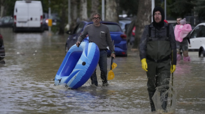 Poplave u Toskani: U jednom delu grada nivo vode premašio 11 metara, oštećeno 2.000 hektara zemljišta