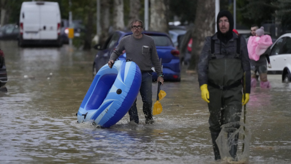 Poplave u Toskani: U jednom delu grada nivo vode premašio 11 metara, oštećeno 2.000 hektara zemljišta