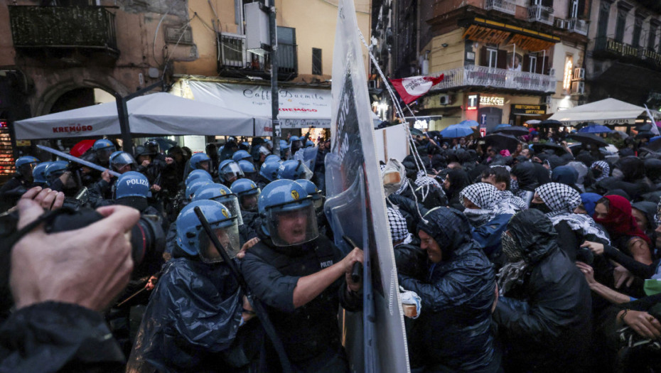 Sukob policije i demonstranata na protestu protiv sastanka ministara G7 u Napulju ( FOTO)