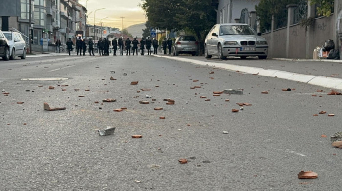 Sukob policije i navijača u Novom Pazaru: Povređeno šest pripadnika bezbednosti (VIDEO, FOTO)