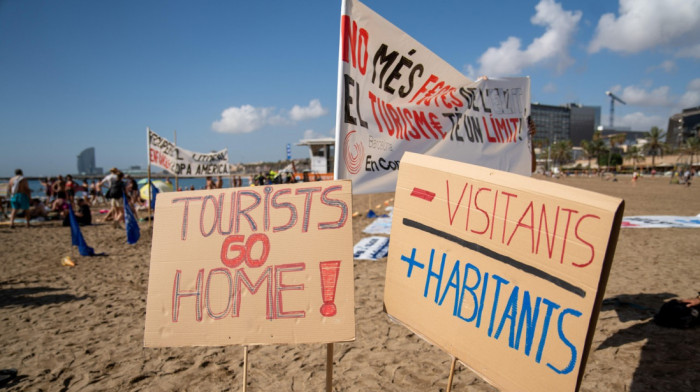 Protesti zbog prekomernog turizma u Španiji nastavljaju se i nakon leta