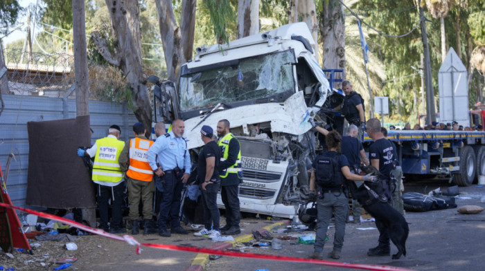 Teroristički napad kod Tel Aviva, kamion uleteo u autobusko stajalište