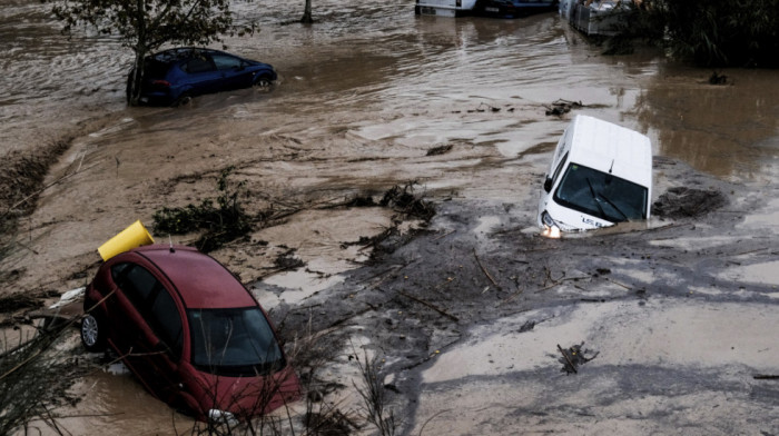 Katastrofalne poplave u Španiji: Poginula najmanje 51 osoba, vojska poslata na teren