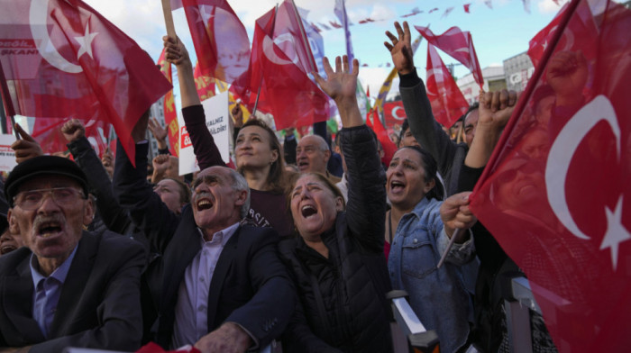 Protest u Istanbulu zbog hapšenja i smene gradonačelnika iz opozicije