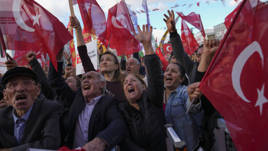 Protest u Istanbulu zbog hapšenja i smene gradonačelnika iz opozicije