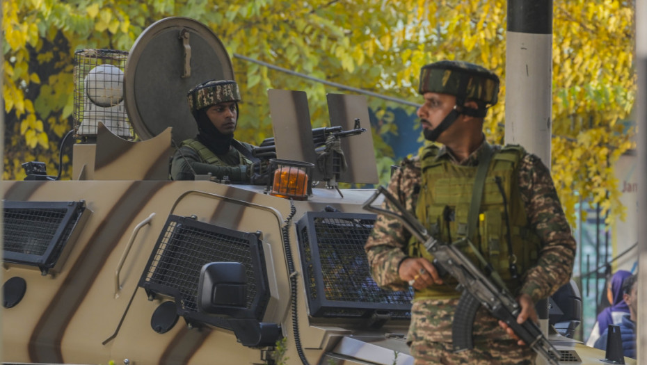 Najmanje 11 civila povređeno u napadu militanata na snage bezbednosti u indijskoj državi Kašmir (FOTO)