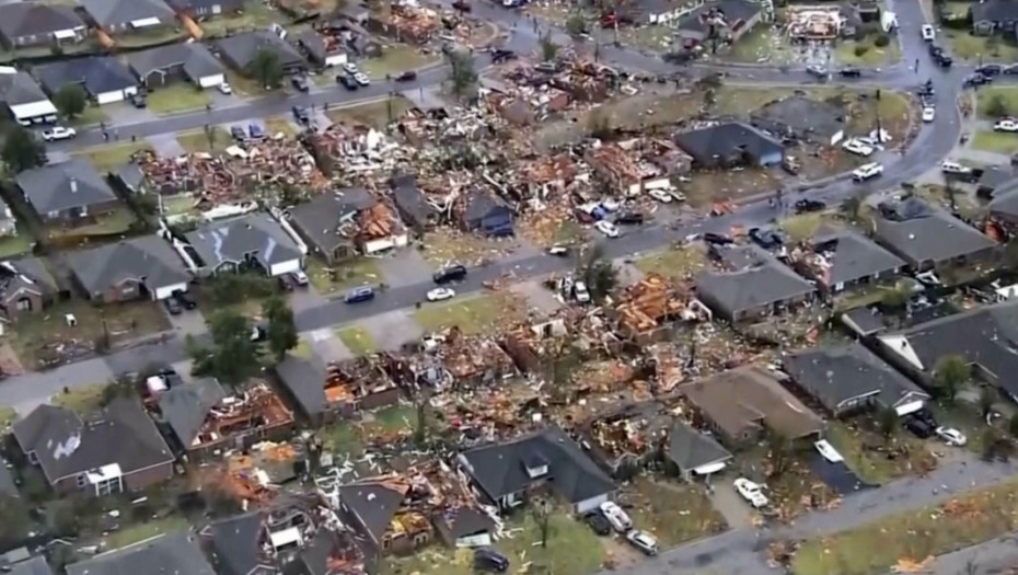 Jaka oluja i tornado pogodili Oklahomu, šestoro povređenih, blizu 100.000 domaćinstava i poslovnih objekata bez struje