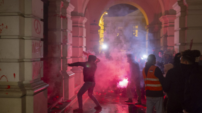 Vasiljević: Identifikovano 12 počinilaca krivičnog dela na protestu, Ješiću određeno zadržavanje