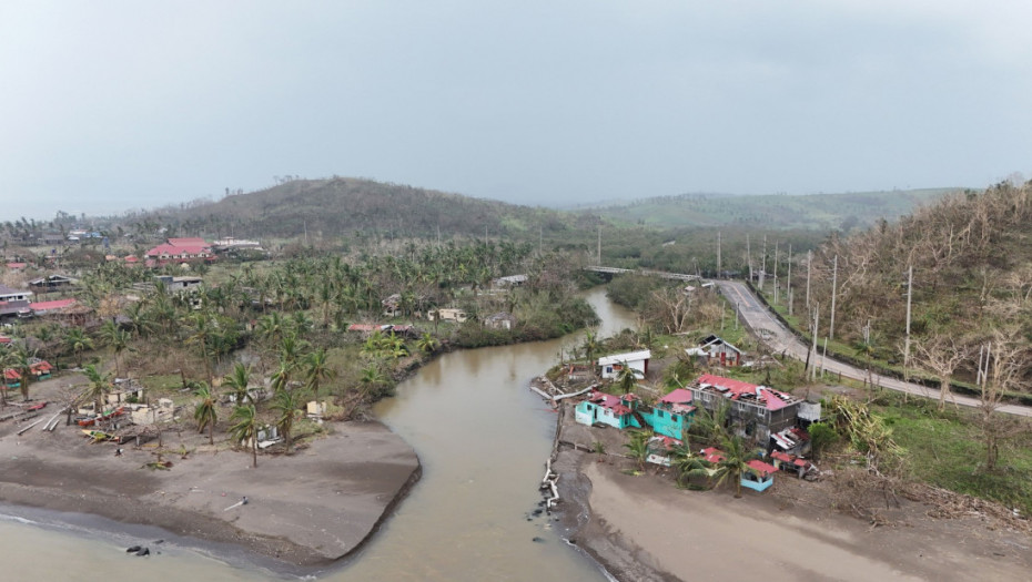 Tajfun Jinsing izazvao poplave i klizišta na Filipinima, oštećena dva aerodroma