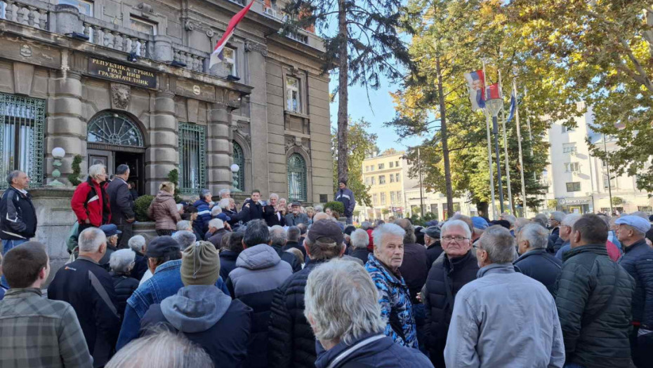 Radnici propalih niških firmi protestovali ispred Gradske kuće - traže ažuriran spisak i novu odluku Skupštine grada