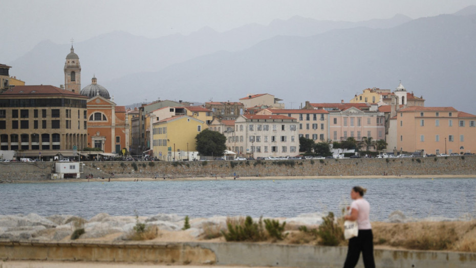 Na Korzici proglašen narandžasti meteo-alarm zbog olujnog nevremena