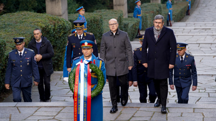 Vučević položio venac na Spomenik neznanom junaku na Avali