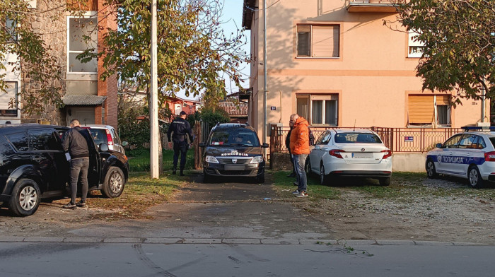 Policija u Novom Sadu zatekla telo žene: Uhapšen muškarac (47) osumnjičen da je ubio majku