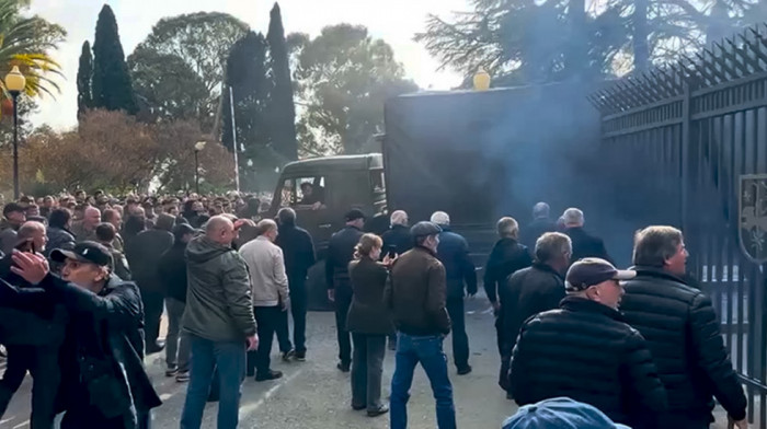 Demonstranti u Abhaziji odbili da napuste parlament dok predsednik ne podnese ostavku