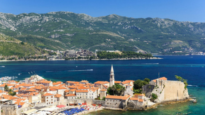 Zbog štrajka komunalaca, Budva zatrpana sa više od 100 tona smeća