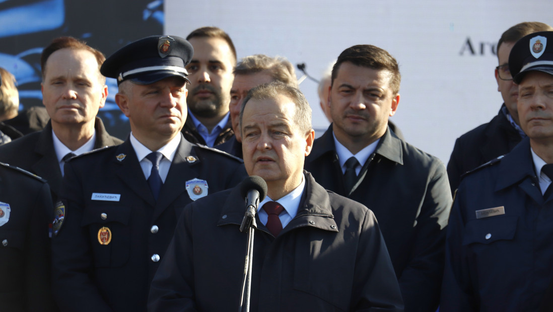 Dačić: MUP upozorava da neće tolerisati remećenje javnog reda i mira, svako ko napadne policiju biće priveden