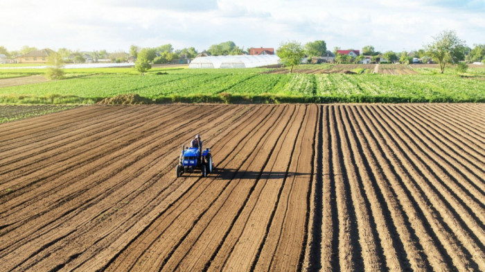 Odeljenje za poljoprivredu SAD zamrzlo finansiranje pojedinih programa za farmere