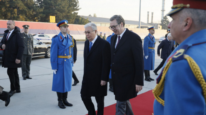 Predsednik Kazahstana stigao u Beograd: Na aerodromu ga dočekao Aleksandar Vučić