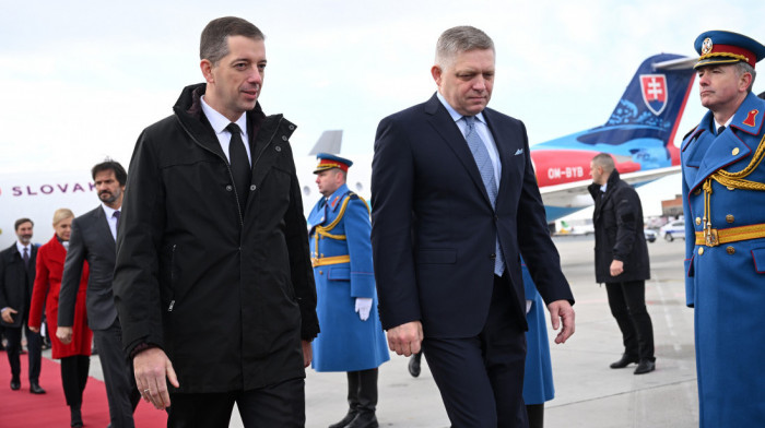 Đurić na aerodromu dočekao premijera Slovačke Roberta Fica