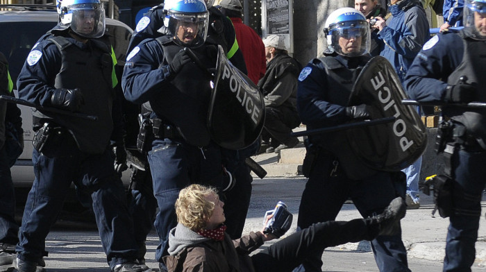 Neredi u Montrealu tokom sednice NATO: Demonstranti zapalili lutku Benjamina Netanjahua, uhapšene tri osobe