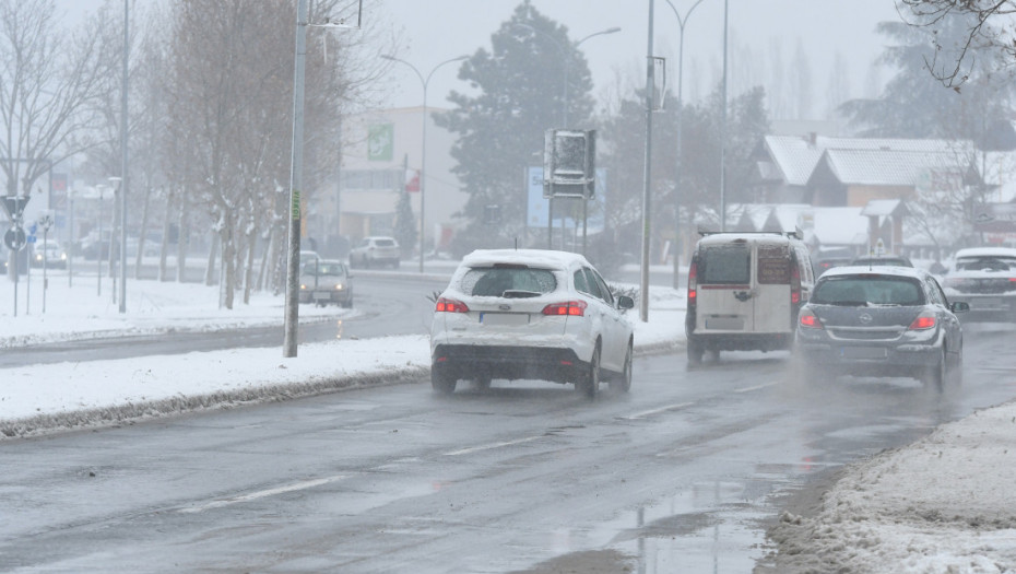 AMSS: Pojačan saobraćaj i na prilazima planinama, autobusi za izlaz na Preševu čekaju 40 minuta