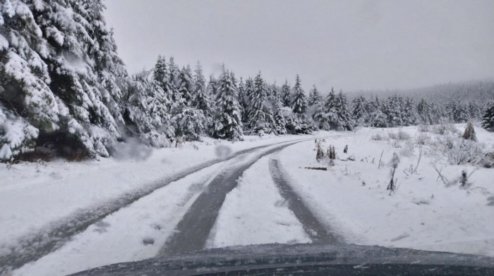 Nevreme u Hrvatskoj, sneg zavejao auto-put do Rijeke