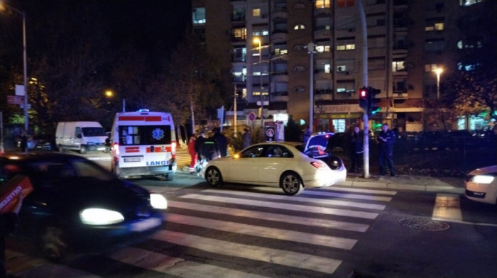 Saobraćajna nesreća na Čukaričkoj padini: Autobil oborio ženu na pešačkom prelazu (FOTO)