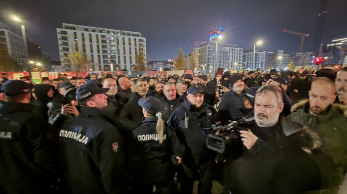 Protest u Beogradu na vodi: Incidenti na skupu nakon blokade saobraćaja u Bulevaru Vudroa Vilsona