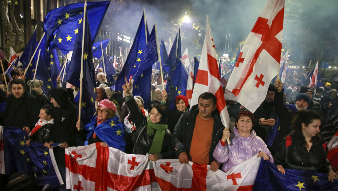 U Tbilisiju počeli protesti nakon izjave premijera o obustavljanju EU integracija