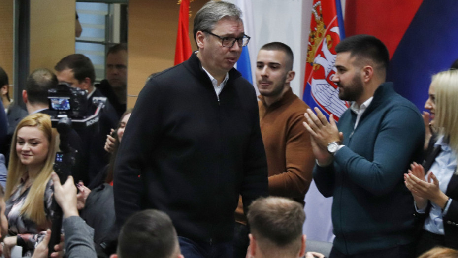 Vučić: Srbija ne razmatra opciju uvođenja evra kao zvanične valute