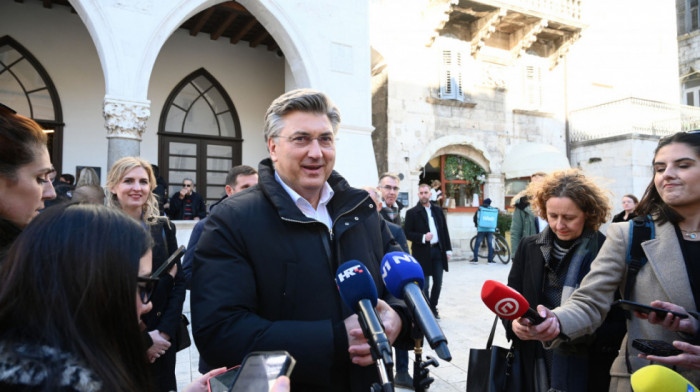 Predizborna kampanja u Hrvatskoj: Plenkoviću nekoliko pozdrava na splitskoj rivi, Milanoviću više uvreda