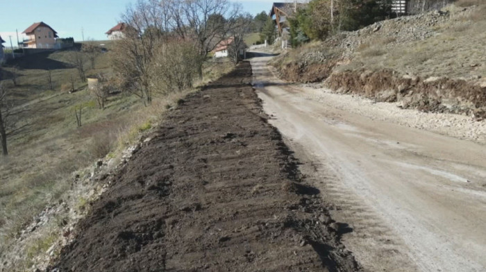 Zašto su vlasti u Čajetini bile prinuđene da skinu asfalt koji je postavljen pre pet godina?