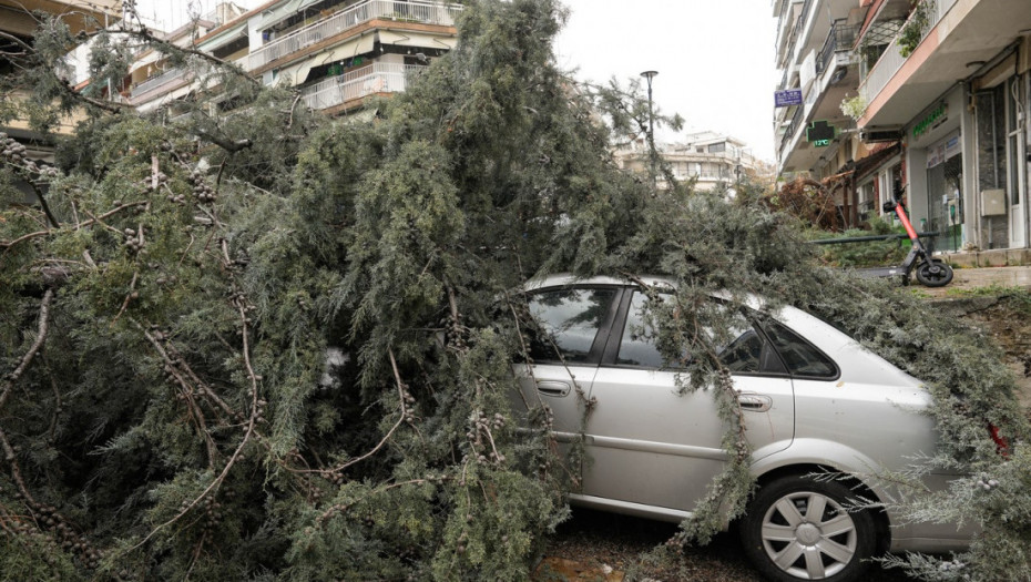 Raste broj žrtava oluje "Bora" u Grčkoj: Stradalo troje ljudi, uništeni mostovi i kuće