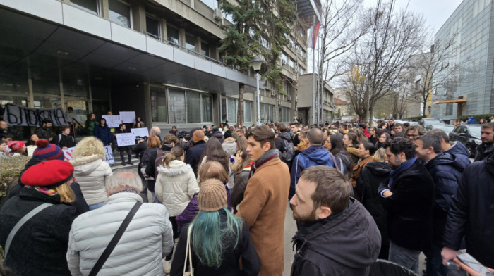 Počela blokada Fakulteta političkih nauka: Prekinuta nastava, studenti organizovali plenum